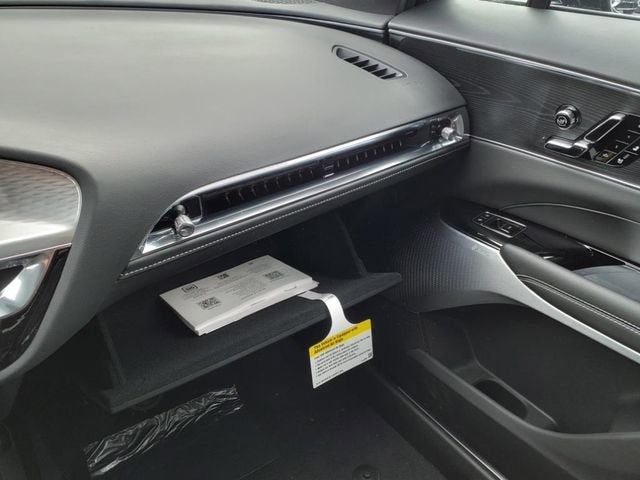 2025 Cadillac LYRIQ Luxury 2