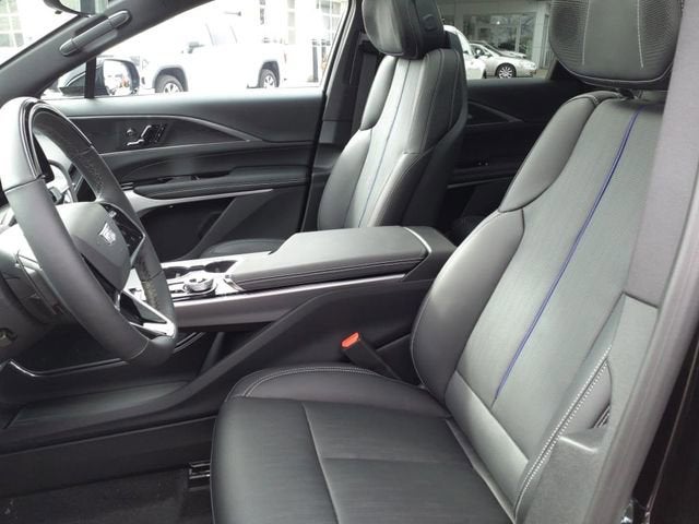 2025 Cadillac LYRIQ Luxury 2