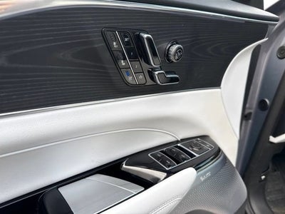 2024 Cadillac LYRIQ Luxury 2