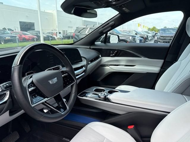 2024 Cadillac LYRIQ Luxury 2