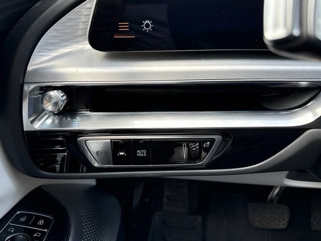 2024 Cadillac LYRIQ Luxury 2