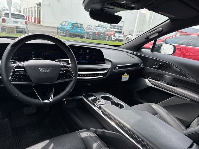 2025 Cadillac LYRIQ Luxury 3