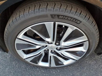 2025 Cadillac LYRIQ Luxury 3