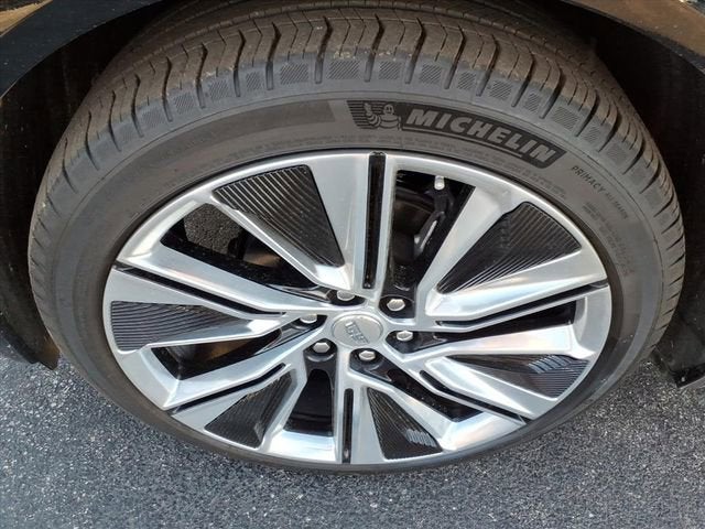 2025 Cadillac LYRIQ Luxury 3