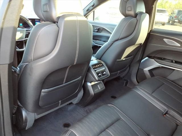 2025 Cadillac LYRIQ Luxury 3