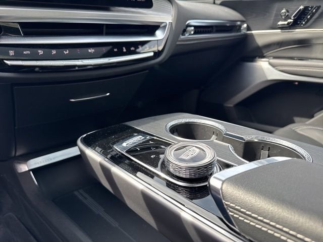 2025 Cadillac LYRIQ Luxury 3