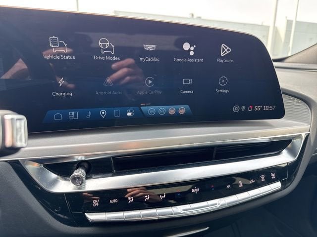 2025 Cadillac LYRIQ Luxury 3