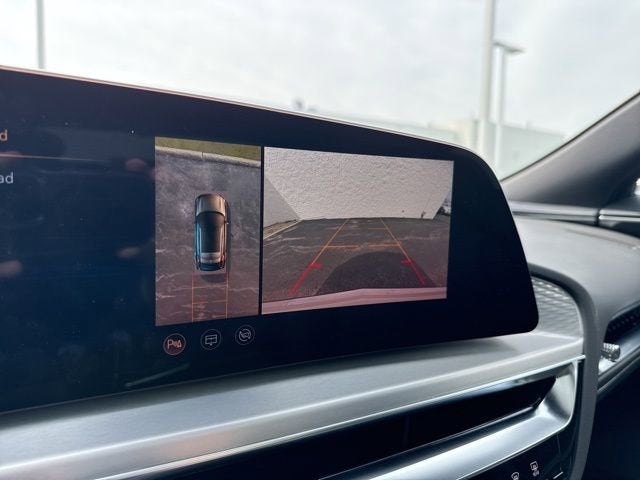 2025 Cadillac LYRIQ Luxury 3