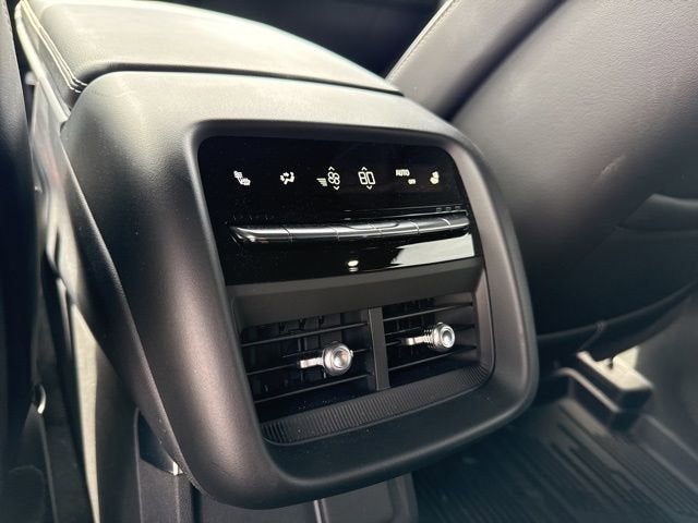 2025 Cadillac LYRIQ Luxury 3