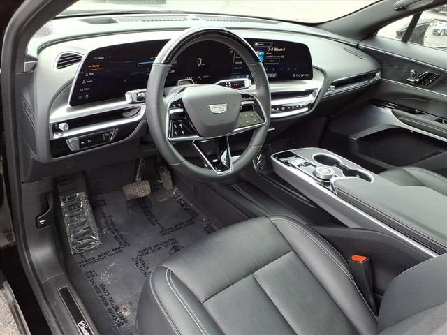 2025 Cadillac LYRIQ Luxury 3