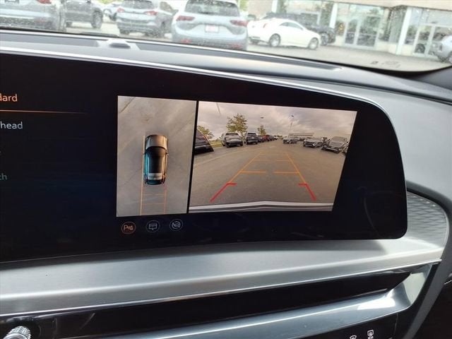 2025 Cadillac LYRIQ Luxury 3