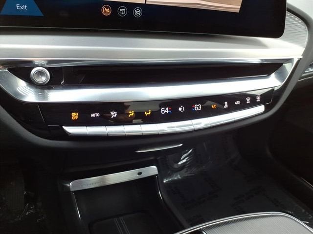 2025 Cadillac LYRIQ Luxury 3