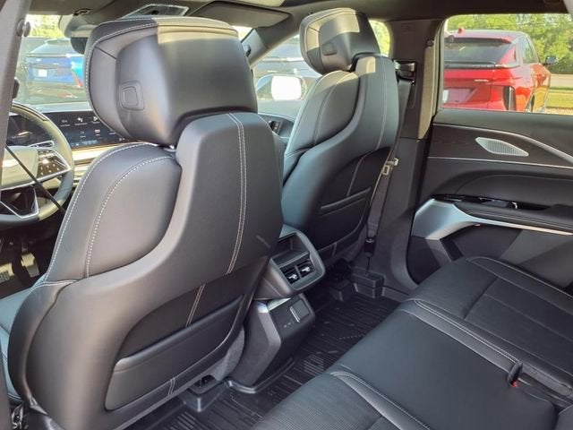 2025 Cadillac LYRIQ Sport 2