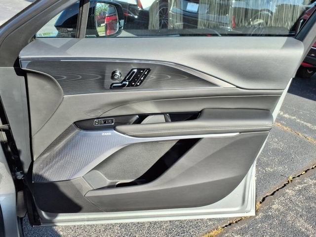 2025 Cadillac LYRIQ Sport 2